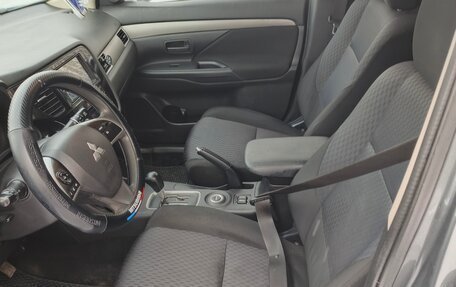 Mitsubishi Outlander III рестайлинг 3, 2014 год, 1 430 000 рублей, 11 фотография