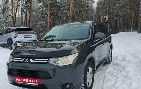 Mitsubishi Outlander III рестайлинг 3, 2014 год, 1 430 000 рублей, 3 фотография