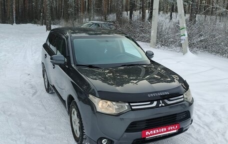 Mitsubishi Outlander III рестайлинг 3, 2014 год, 1 430 000 рублей, 19 фотография