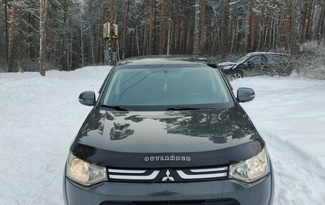 Mitsubishi Outlander III рестайлинг 3, 2014 год, 1 430 000 рублей, 20 фотография