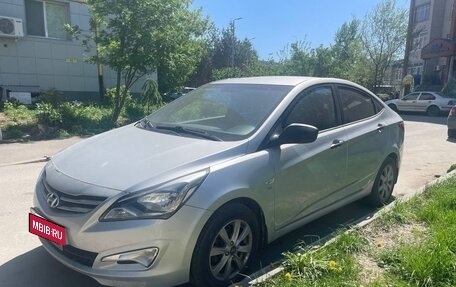 Hyundai Solaris II рестайлинг, 2015 год, 870 000 рублей, 1 фотография
