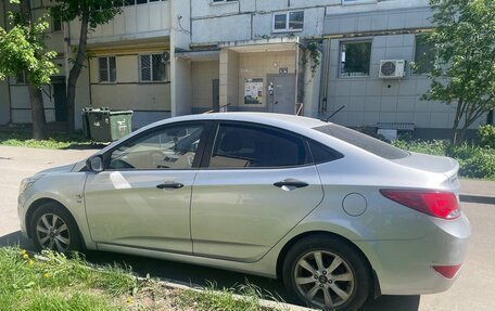 Hyundai Solaris II рестайлинг, 2015 год, 870 000 рублей, 2 фотография