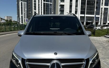 Mercedes-Benz V-Класс, 2019 год, 4 500 000 рублей, 2 фотография