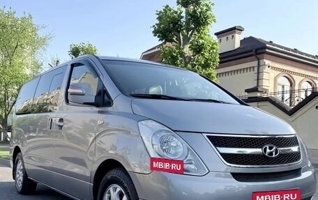 Hyundai Grand Starex Grand Starex I рестайлинг 2, 2015 год, 2 100 000 рублей, 10 фотография