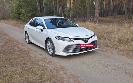 Toyota Camry, 2019 год, 2 680 000 рублей, 3 фотография