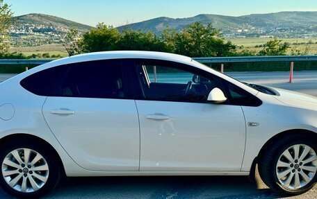 Opel Astra J, 2014 год, 950 000 рублей, 4 фотография
