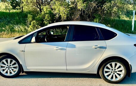 Opel Astra J, 2014 год, 950 000 рублей, 3 фотография