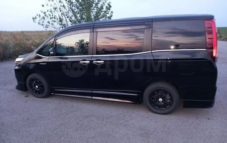Toyota Esquire I, 2015 год, 2 100 000 рублей, 3 фотография