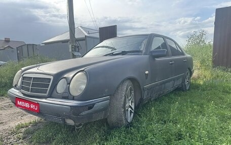 Mercedes-Benz E-Класс, 1998 год, 270 000 рублей, 1 фотография