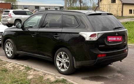 Mitsubishi Outlander III рестайлинг 3, 2013 год, 1 350 000 рублей, 4 фотография