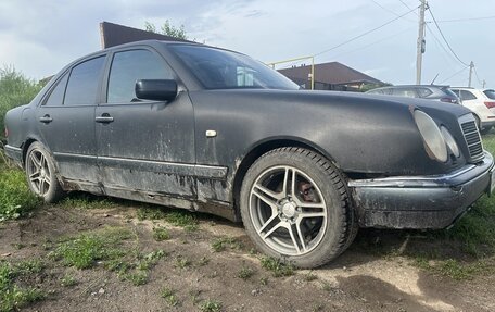 Mercedes-Benz E-Класс, 1998 год, 270 000 рублей, 4 фотография