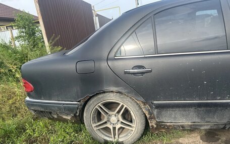 Mercedes-Benz E-Класс, 1998 год, 270 000 рублей, 3 фотография