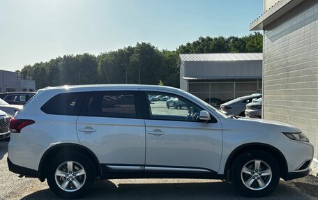 Mitsubishi Outlander III рестайлинг 3, 2016 год, 1 880 000 рублей, 4 фотография
