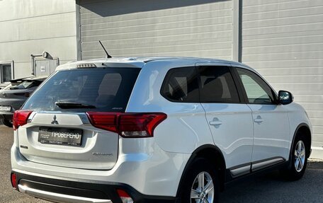 Mitsubishi Outlander III рестайлинг 3, 2016 год, 1 880 000 рублей, 5 фотография