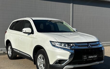 Mitsubishi Outlander III рестайлинг 3, 2016 год, 1 880 000 рублей, 3 фотография