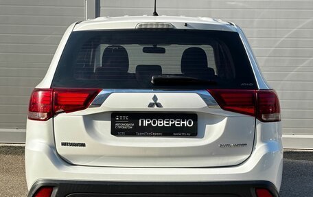 Mitsubishi Outlander III рестайлинг 3, 2016 год, 1 880 000 рублей, 6 фотография