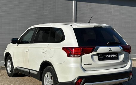 Mitsubishi Outlander III рестайлинг 3, 2016 год, 1 880 000 рублей, 7 фотография