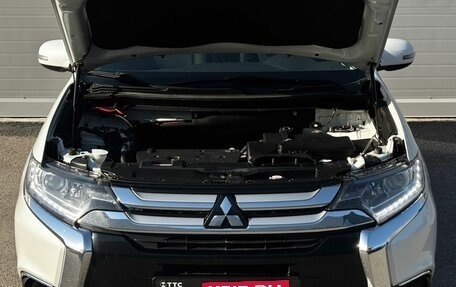 Mitsubishi Outlander III рестайлинг 3, 2016 год, 1 880 000 рублей, 9 фотография