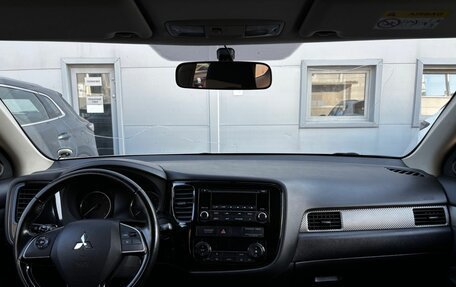 Mitsubishi Outlander III рестайлинг 3, 2016 год, 1 880 000 рублей, 14 фотография