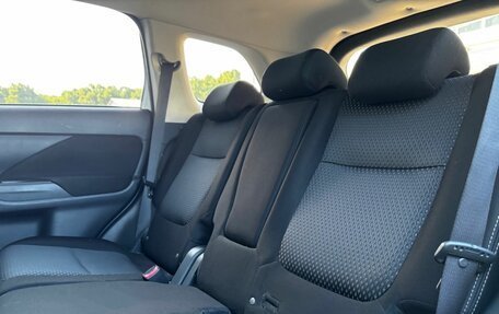 Mitsubishi Outlander III рестайлинг 3, 2016 год, 1 880 000 рублей, 12 фотография