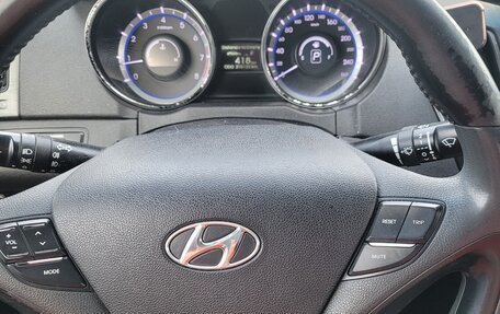 Hyundai Sonata VI, 2010 год, 780 000 рублей, 2 фотография