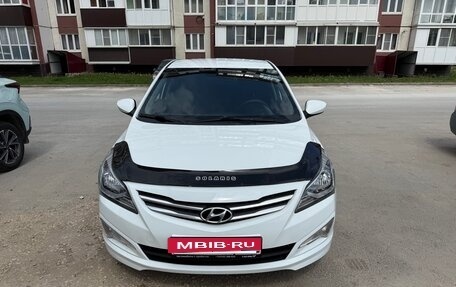Hyundai Solaris II рестайлинг, 2015 год, 885 000 рублей, 2 фотография