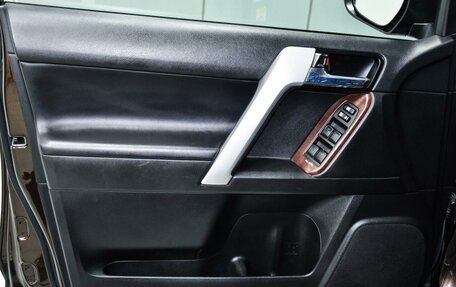Toyota Land Cruiser Prado 150 рестайлинг 2, 2017 год, 5 699 000 рублей, 27 фотография
