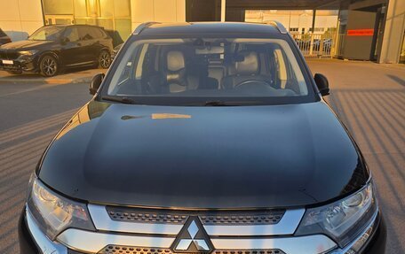Mitsubishi Outlander III рестайлинг 3, 2019 год, 1 600 000 рублей, 1 фотография