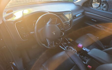 Mitsubishi Outlander III рестайлинг 3, 2019 год, 1 600 000 рублей, 6 фотография