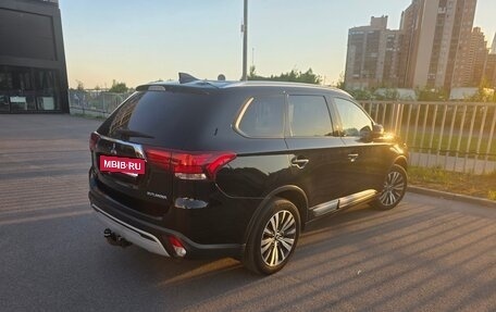 Mitsubishi Outlander III рестайлинг 3, 2019 год, 1 600 000 рублей, 2 фотография