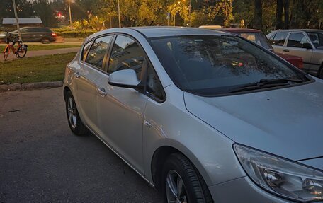 Opel Astra J, 2010 год, 700 000 рублей, 3 фотография