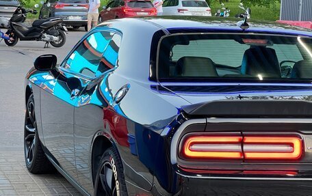Dodge Challenger III рестайлинг 2, 2017 год, 3 280 000 рублей, 9 фотография