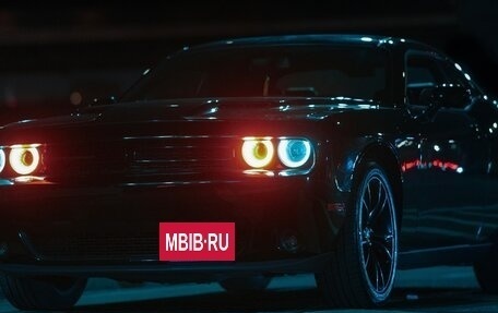 Dodge Challenger III рестайлинг 2, 2017 год, 3 280 000 рублей, 4 фотография