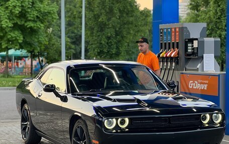 Dodge Challenger III рестайлинг 2, 2017 год, 3 280 000 рублей, 11 фотография