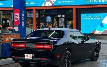 Dodge Challenger III рестайлинг 2, 2017 год, 3 280 000 рублей, 10 фотография