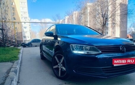 Volkswagen Jetta VI, 2013 год, 1 390 000 рублей, 2 фотография