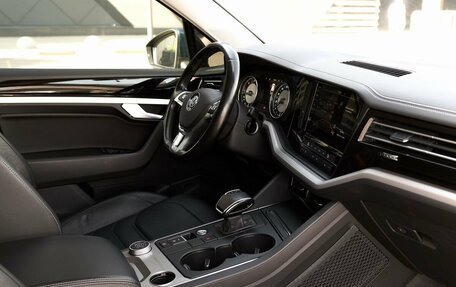 Volkswagen Touareg III, 2018 год, 4 278 000 рублей, 6 фотография
