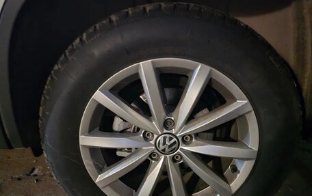 Volkswagen Tiguan I, 2015 год, 2 400 000 рублей, 16 фотография