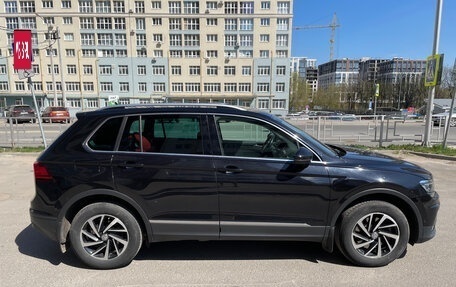 Volkswagen Tiguan II, 2018 год, 2 570 000 рублей, 4 фотография