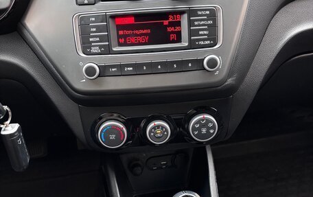 KIA Rio III рестайлинг, 2016 год, 1 200 000 рублей, 24 фотография