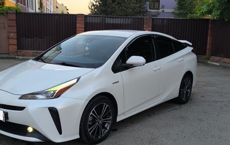 Toyota Prius IV XW50, 2020 год, 3 050 000 рублей, 2 фотография