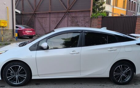 Toyota Prius IV XW50, 2020 год, 3 050 000 рублей, 6 фотография