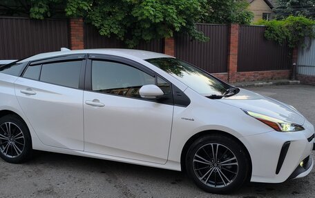 Toyota Prius IV XW50, 2020 год, 3 050 000 рублей, 11 фотография