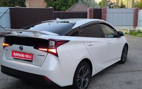 Toyota Prius IV XW50, 2020 год, 3 050 000 рублей, 9 фотография