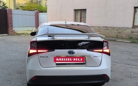 Toyota Prius IV XW50, 2020 год, 3 050 000 рублей, 8 фотография