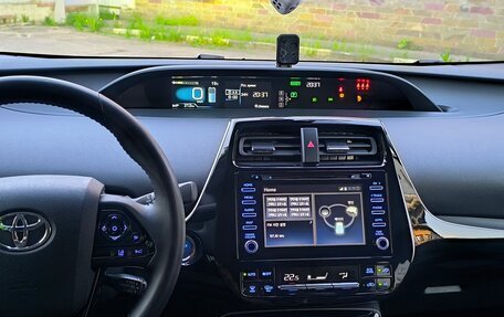 Toyota Prius IV XW50, 2020 год, 3 050 000 рублей, 16 фотография