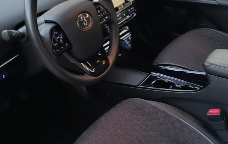 Toyota Prius IV XW50, 2020 год, 3 050 000 рублей, 14 фотография