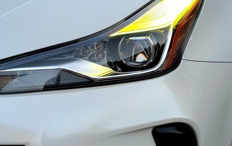 Toyota Prius IV XW50, 2020 год, 3 050 000 рублей, 12 фотография