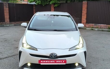Toyota Prius IV XW50, 2020 год, 3 050 000 рублей, 4 фотография