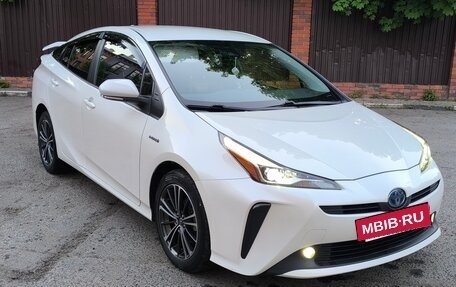 Toyota Prius IV XW50, 2020 год, 3 050 000 рублей, 5 фотография